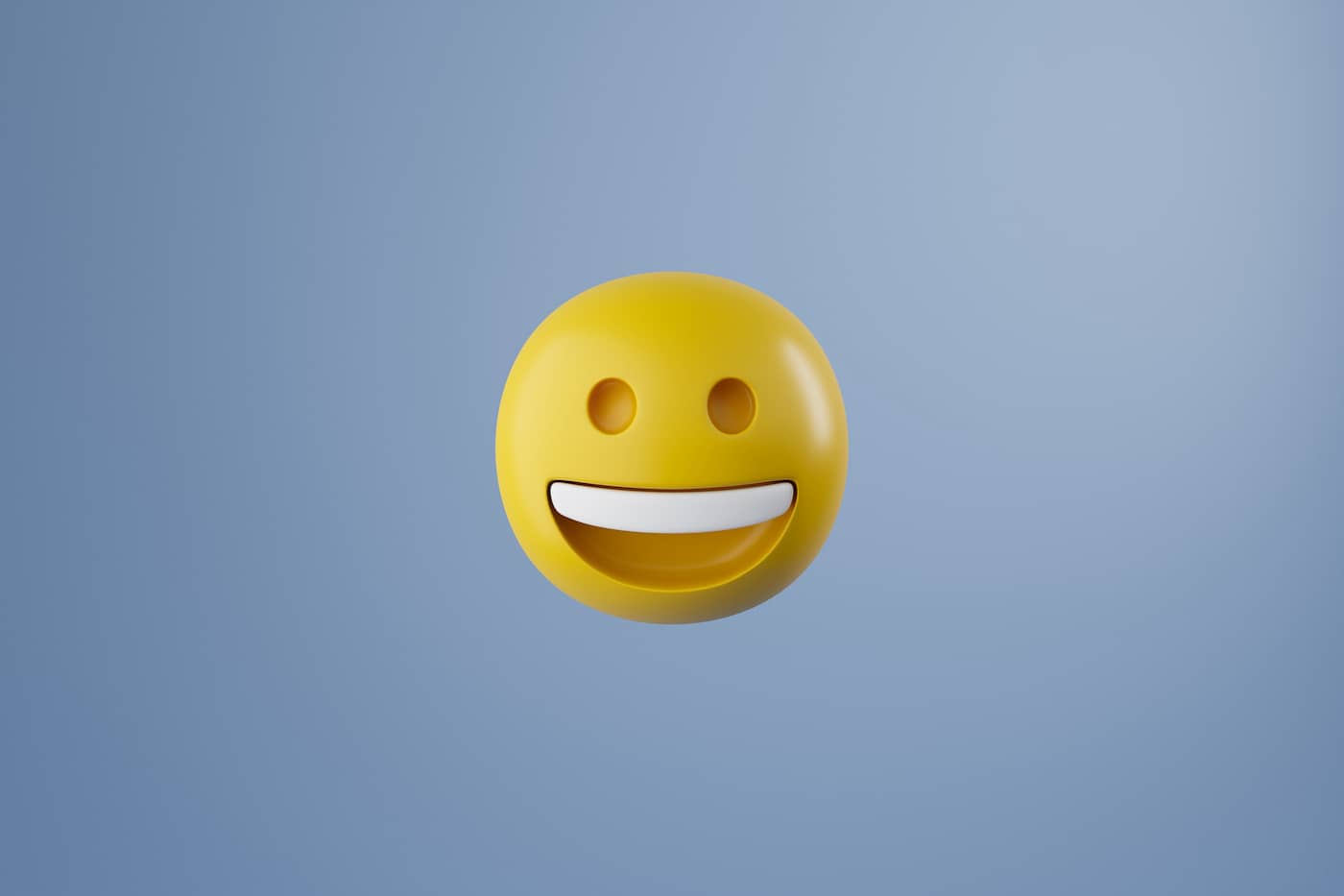 Infographie d'une émoticône emoji ronde souriante jaune isolée sur fond bleu pastel. Émoticône visage heureux.