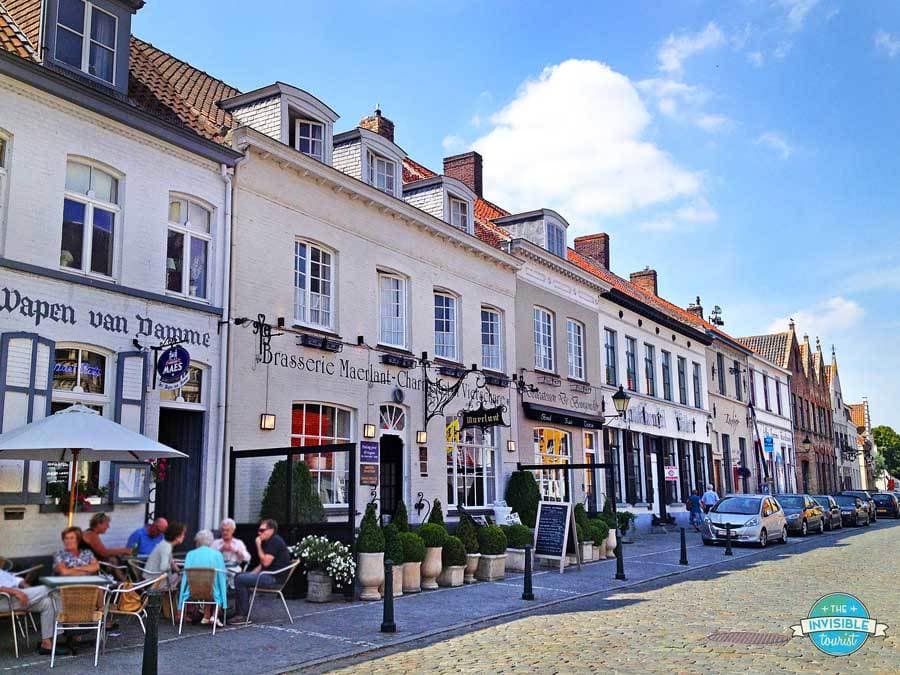 Magnifiques cafés et boutiques à Damme